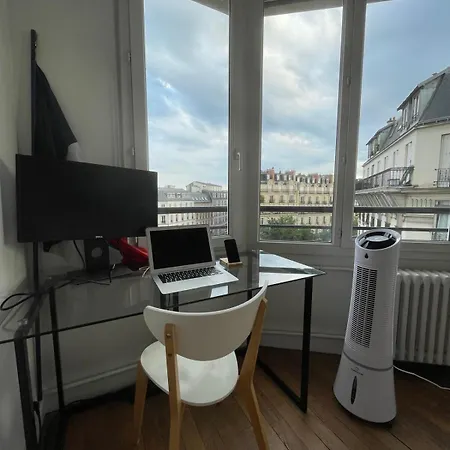 アパート Parisian With A View