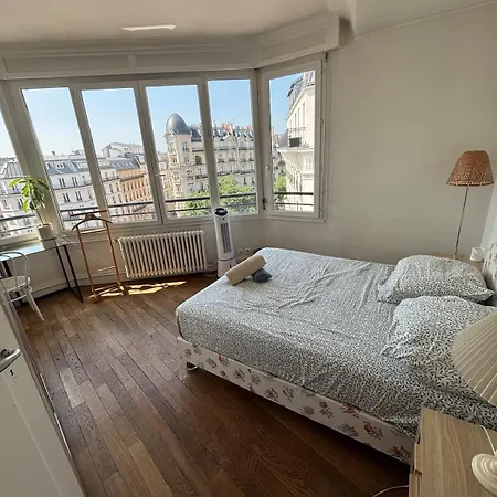 Parisian With A View شقة *